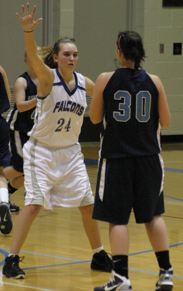 Ellie Greene defends Sultan junior Dani Markwood on the perimeter on Tuesday