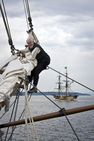Charlie Drummond climbs out on the Hawaiian Chieftain’s bowsprit