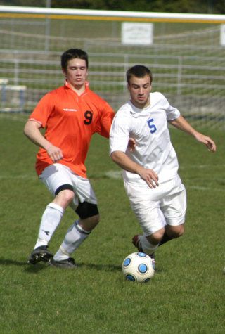 Falcon forward Henry Mead