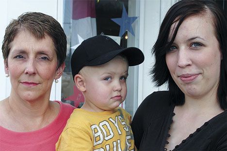 Lisa Hanna with Amanda Townsend and her son