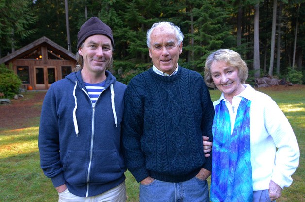 Fritz Hull (center) stands with his son Timothy and wife Vivienne.  More than 40 years ago
