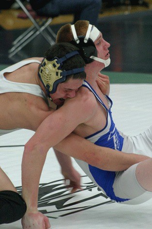 Montana Johnson tries to break free from Everett senior Taylor Starr’s grip during the first round 160-pound match.