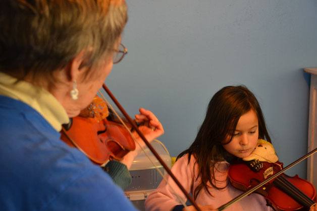 Linda Good demonstrates a song to Aaliyah Kois Jacob