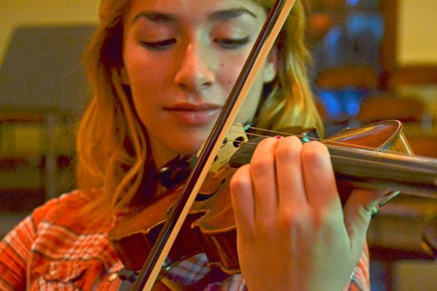 Gloria Ferry-Brennan rehearses for an upcoming performance with six other artists. Ferry-Brennan will perform at 7:30 p.m.