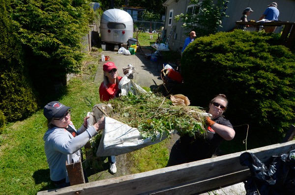 SLIDESHOW | Hearts & Hammers volunteers tackle South Whidbey projects on work day