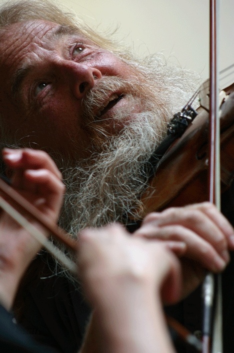 Fiddler Steve Showell will join the Island Contra Band from 3 to 6 p.m. Sunday