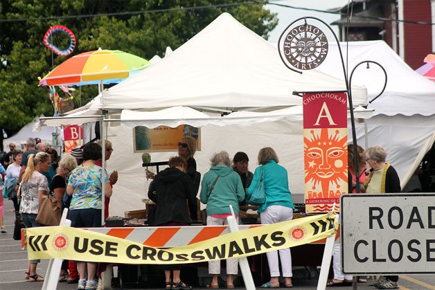 People wander through the artist booths along Anthes Avenue between Second and First streets at the 2015 Choochokam Music and Art Festival.
