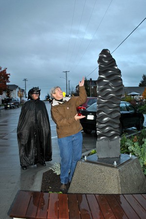Sue Taves presents her sculpture “Waves.”