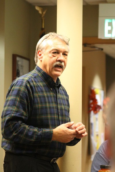 Joe Wiezerbowski talks at a City Council meeting.