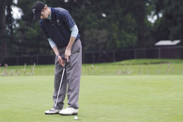 Shane Thompson tracks his putt on the ninth hole at the Everett Invitational boys golf tournament. Thompson shot 78 and finished in seventh place at the tournament in Everett.