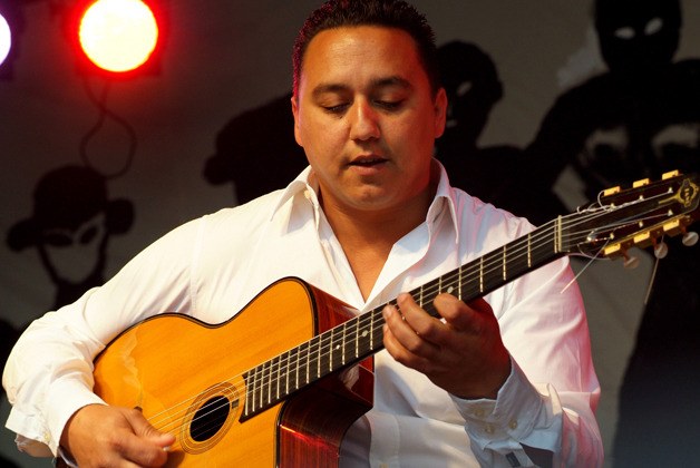 Catch impromptu “djam” sessions and scheduled concerts