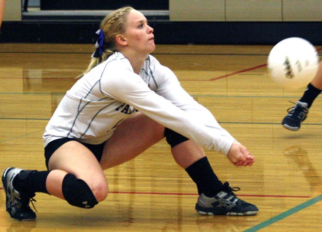 Falcon junior libero Chantel Brown drops for a pass against Nooksack Valley. South Whidbey struggled on offense in Nooksack Valley’s 3-2 victory.