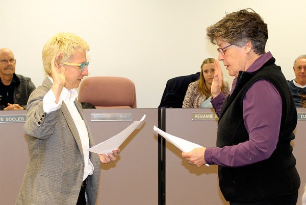 South Whidbey schools Superintendent Jo Moccia swears in Julie Hadden to the school board last week. She replaces Fred O’Neal.