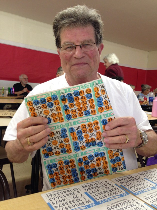 Patrick Stumph holds up his winning bingo card