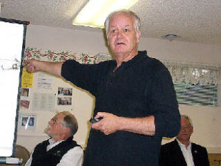 Mike Nelson presents his findings about solar energy to an enthusiastic Whidbey audience.