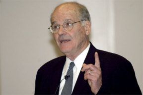 Washington Supreme Court Chief Justice Gerry Alexander discusses the lack of funding for daily jury fees before the League of Women Voters at Freeland Hall on Thursday.