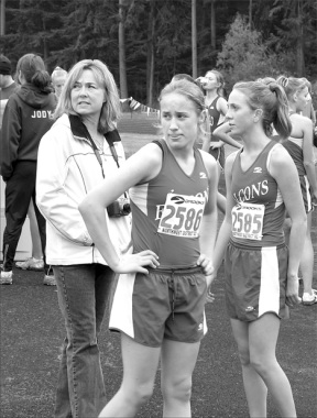 Susan Gordon and fellow runner Caroline Habel join Katy Gordon