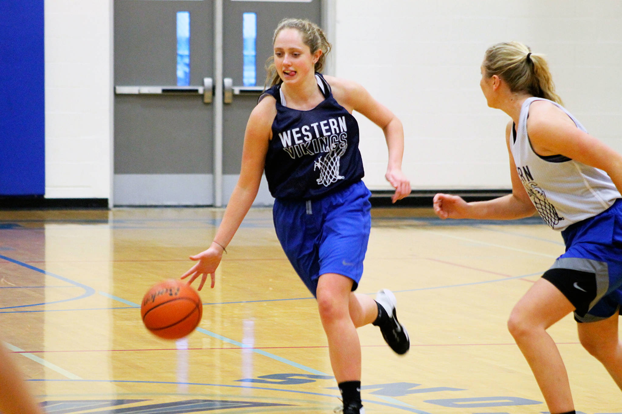 Girls basketball aims for postseason win with mix of veterans, underclassmen