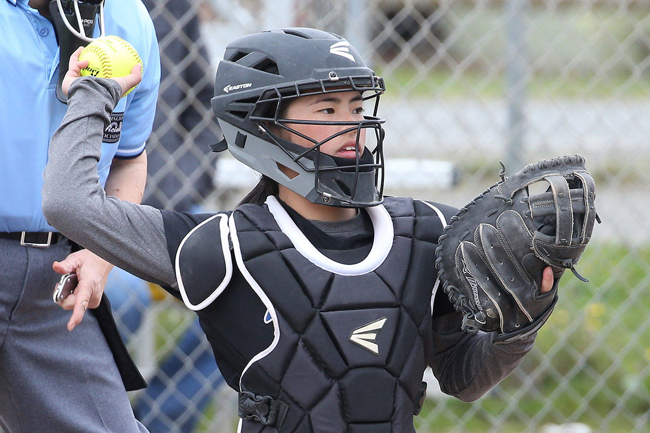 Defensive lapses lead to loss / Softball