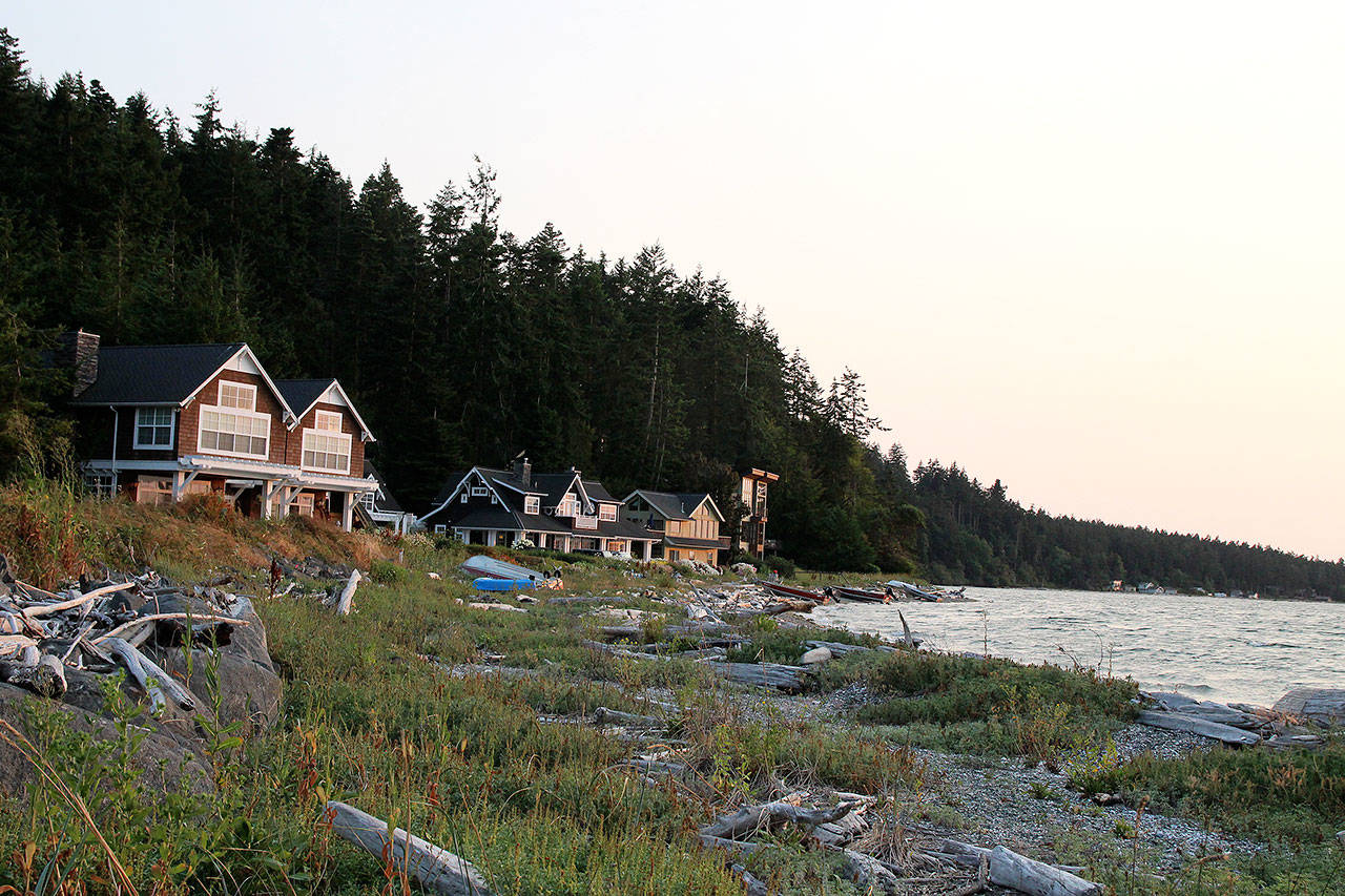 Houses sit close to the shoreline near Long Point in Coupeville. A new report was recently released with updated sea level rise projections meant to aid in coastal planning. Photo by Laura Guido/Whidbey News Group
