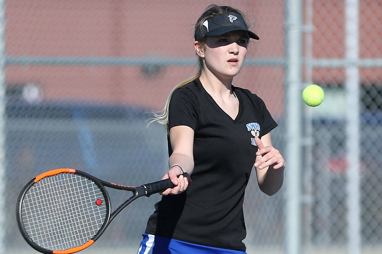 Wildcats slip by Falcons / Tennis