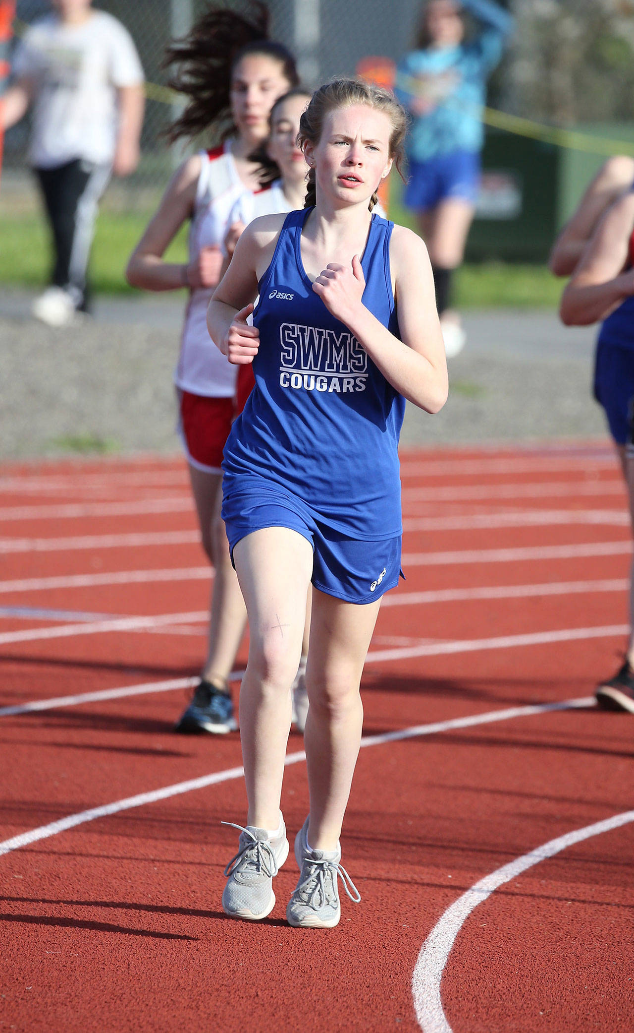 Photos: Cougars win 3-team meet / Middle school track