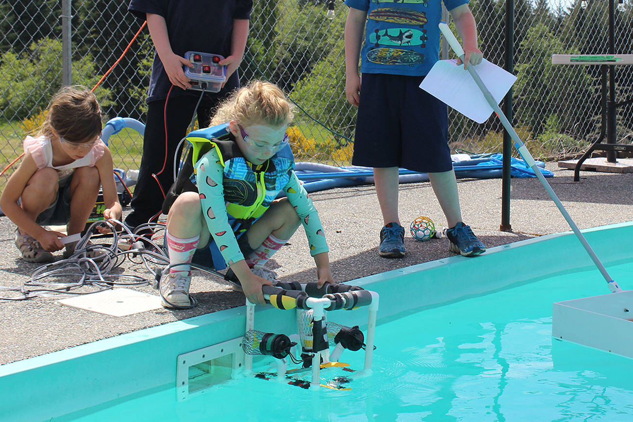 Pooling young talent for underwater robotic contest
