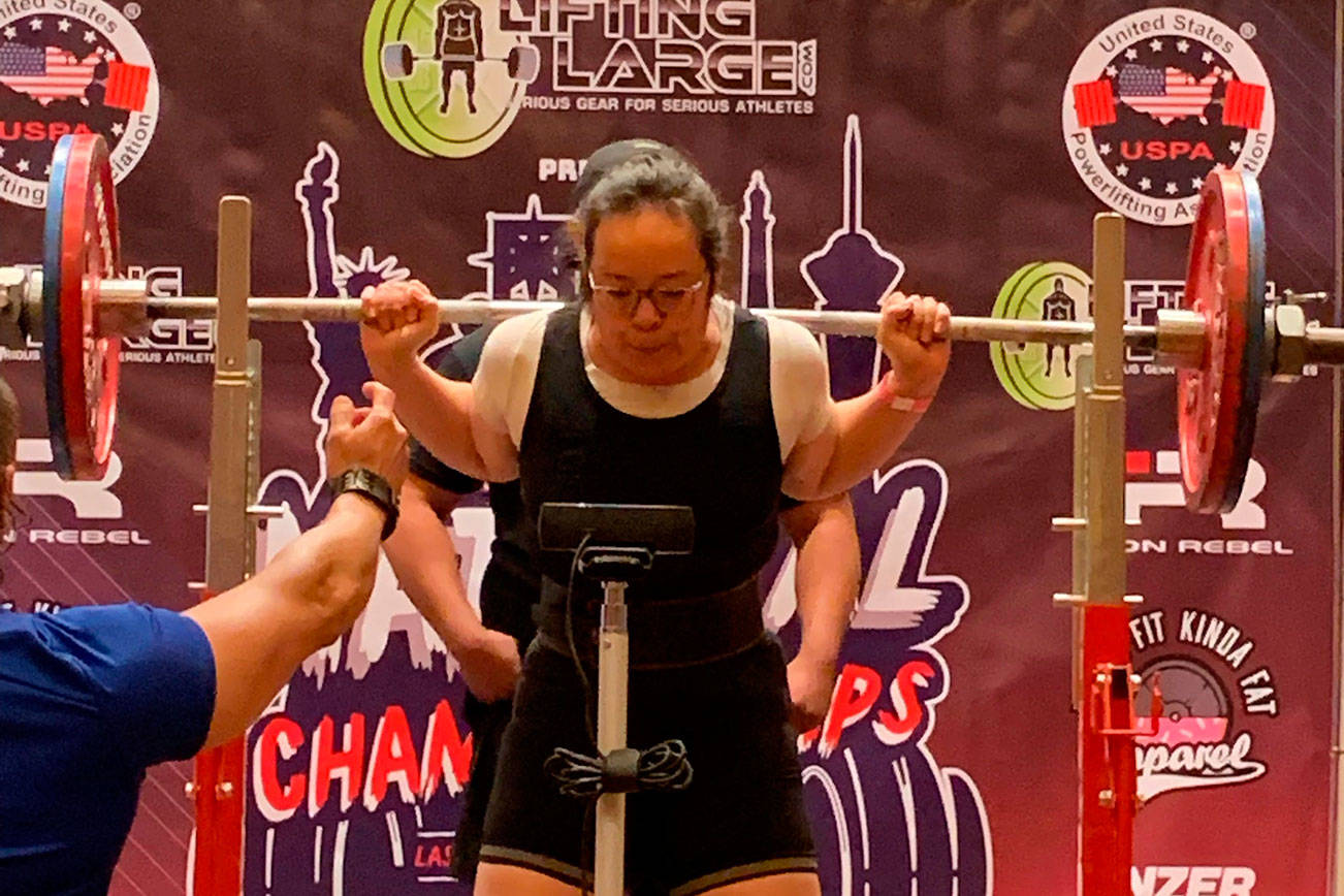 Phay takes 2nd at national tournament / Powerlifting