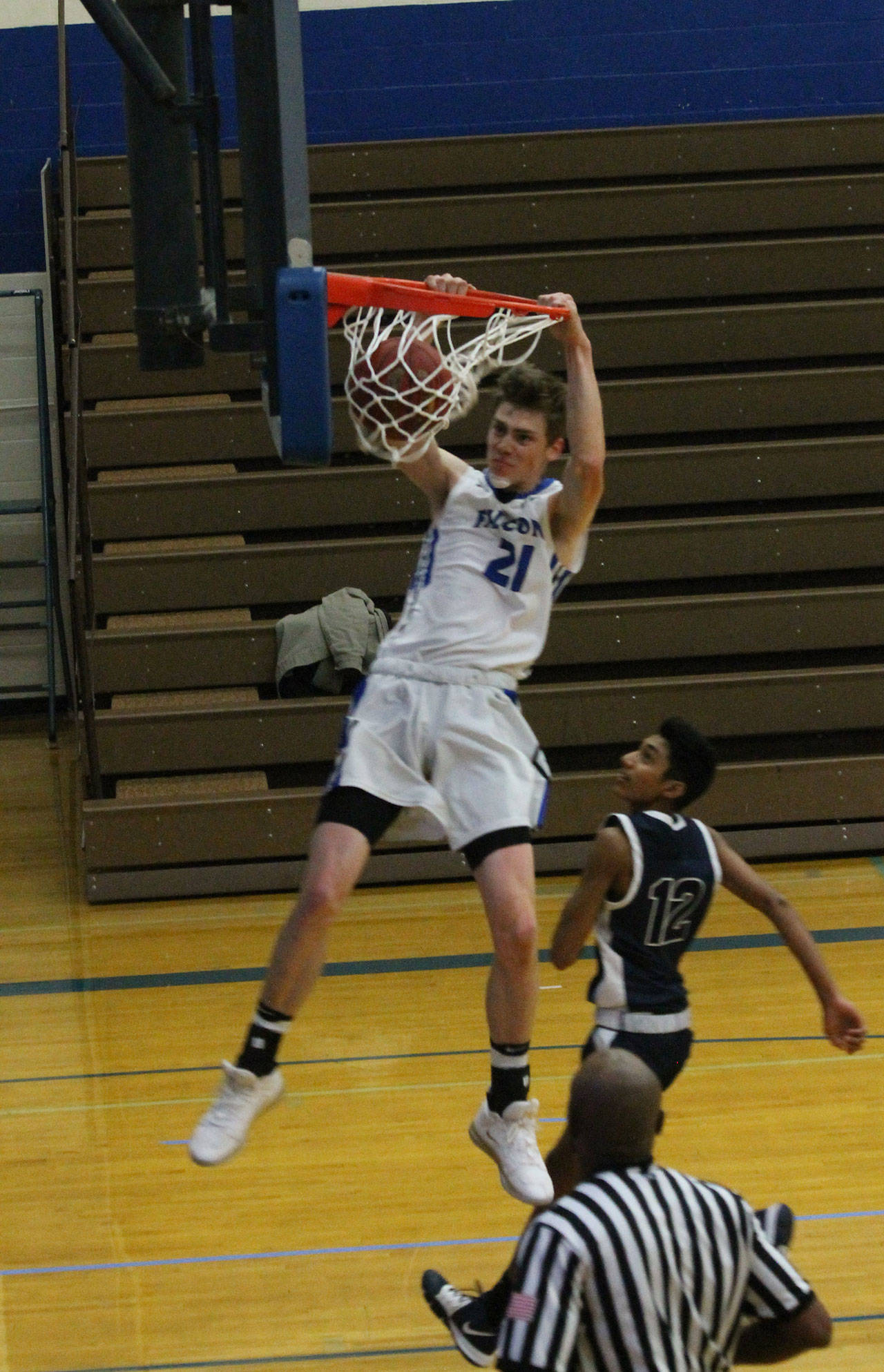 Carson Wrightson dunks on Bush.(Photo by Jim Waller/Sound Whidbey Record)