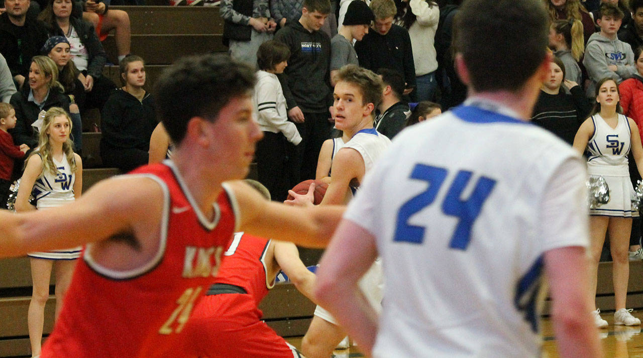 Nick Young scans the floor for an open teammate.(Photo by Jim Waller/South Whidbey Record)