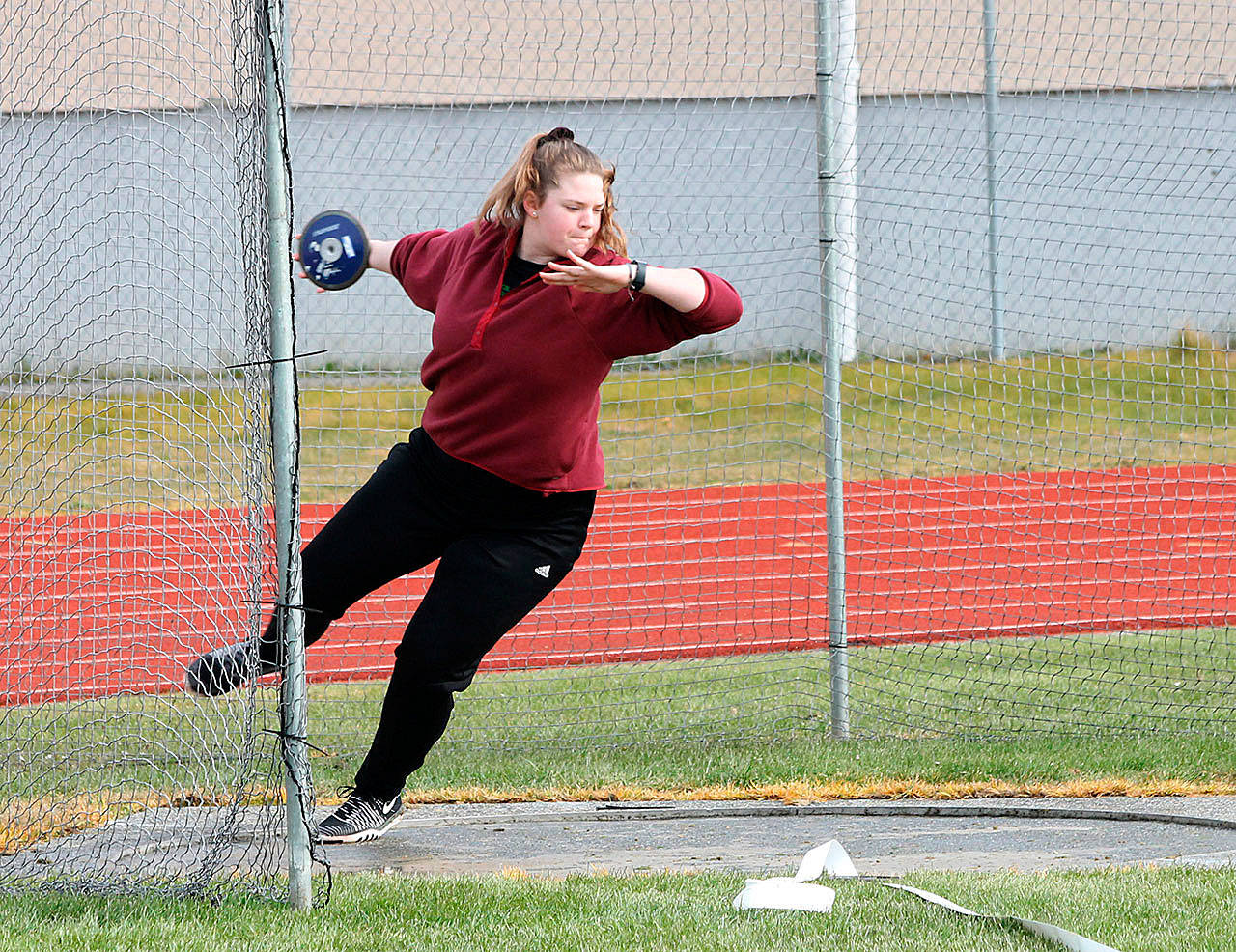Mya Pratt gets ready to release the discus. (Photo by Jim Waller/South Whidbey Record)
