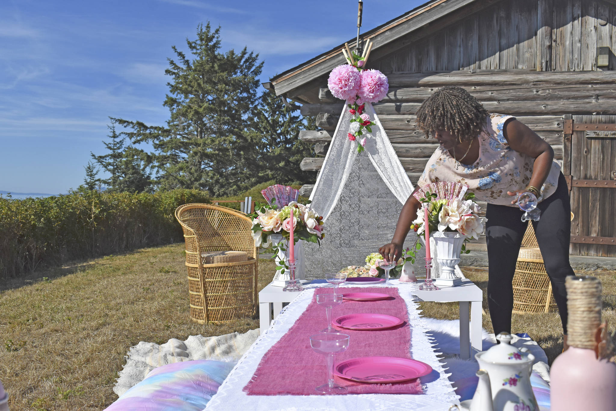 Photo by Emily Gilbert/Whidbey News-Times
Cadesha Pacquette sets up a pop-up picnic spread similar to one she created for a young girl’s birthday party. Pacquette said her new venture has been popular with military families celebrating a spouse’s return from deployment, anniversaries or just to have fun outdoors.