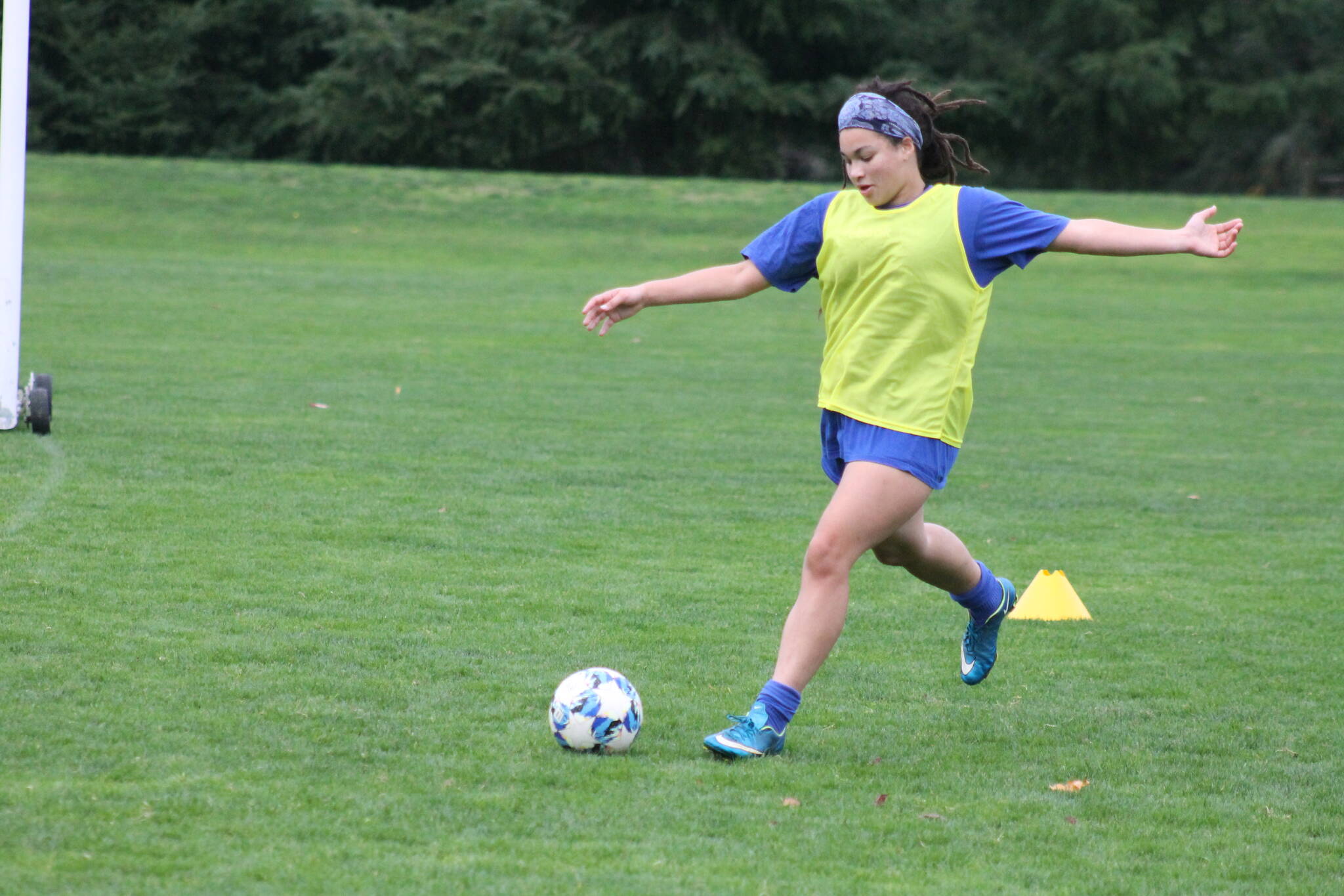 Photo by Kira Erickson/South Whidbey Record
Junior Simone White passes a ball during practice.