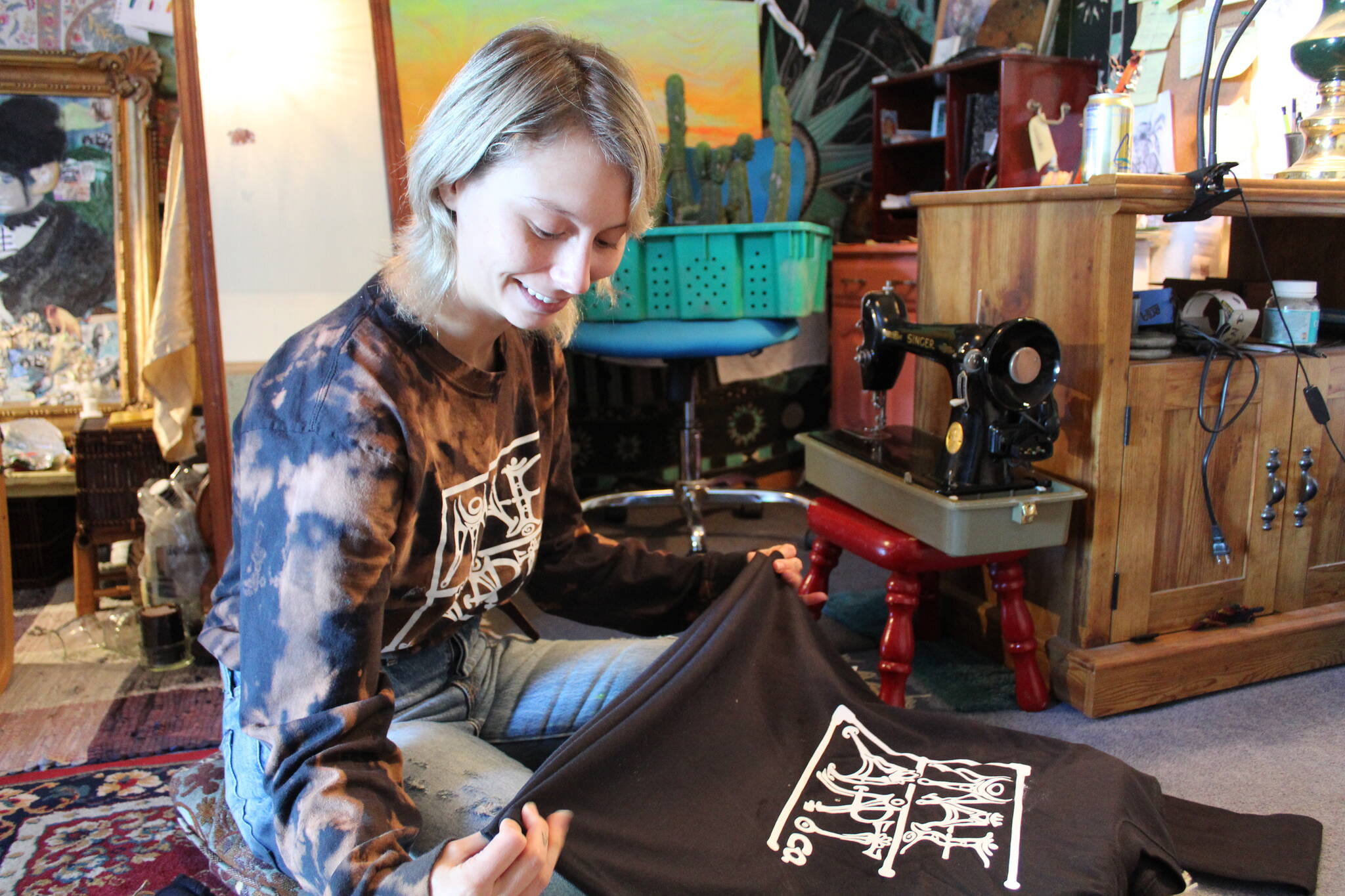 Photo by Karina Andrew/Whidbey News-Times
Nora Boehm folds and ties T-shirts in a style inspired by the Japanese Shibori style of dyeing clothes. It is one of several ways in which Boehm upcycles clothing. One purpose of her art is to promote a sustainable lifestyle and cut off cycles of consumerism that rely on unethical production methods by encouraging people to upcycle and reuse clothing instead of throwing it away.