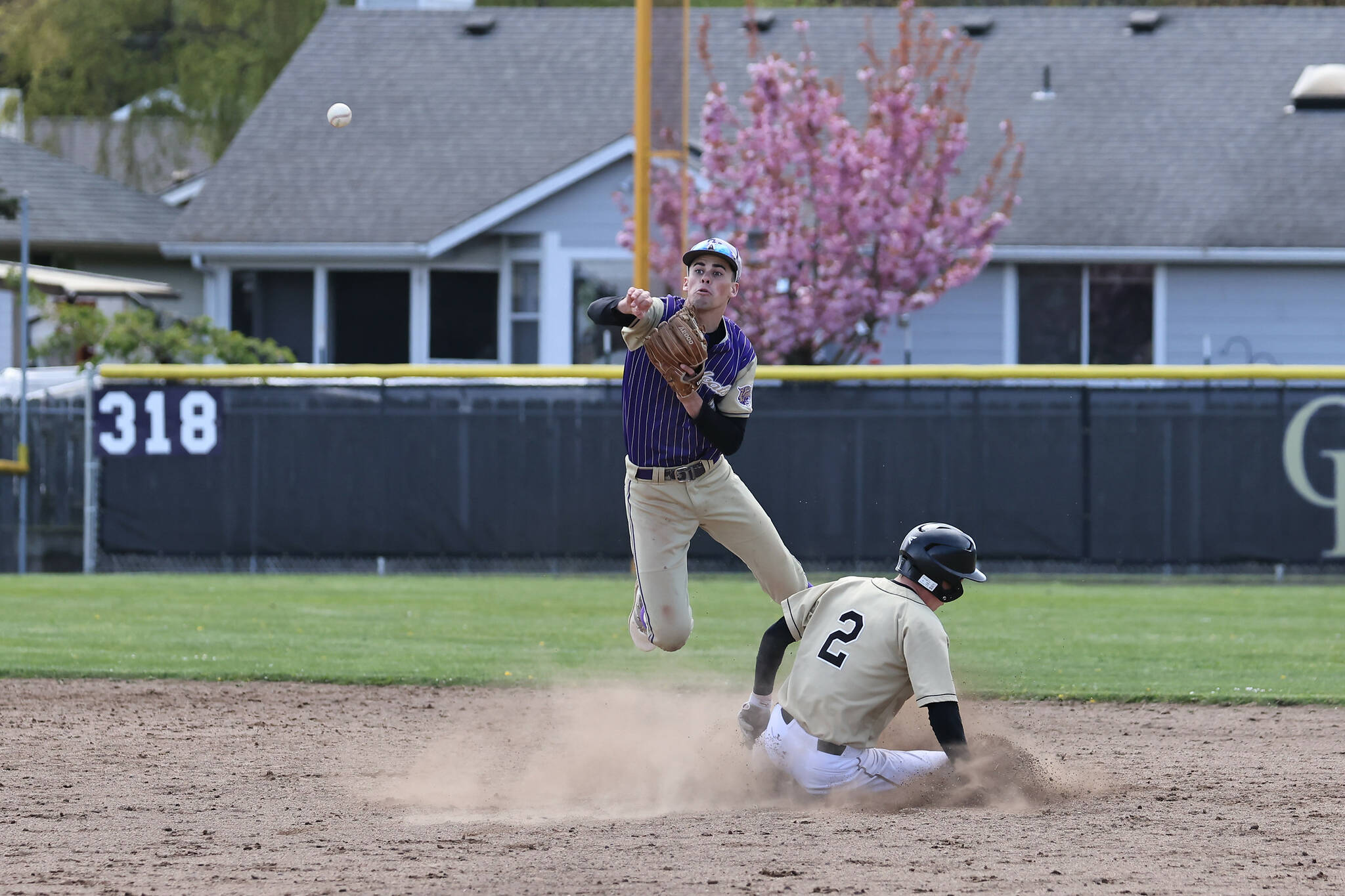 Gage McLeod goes for the ball. (Photo by John Fisken)
