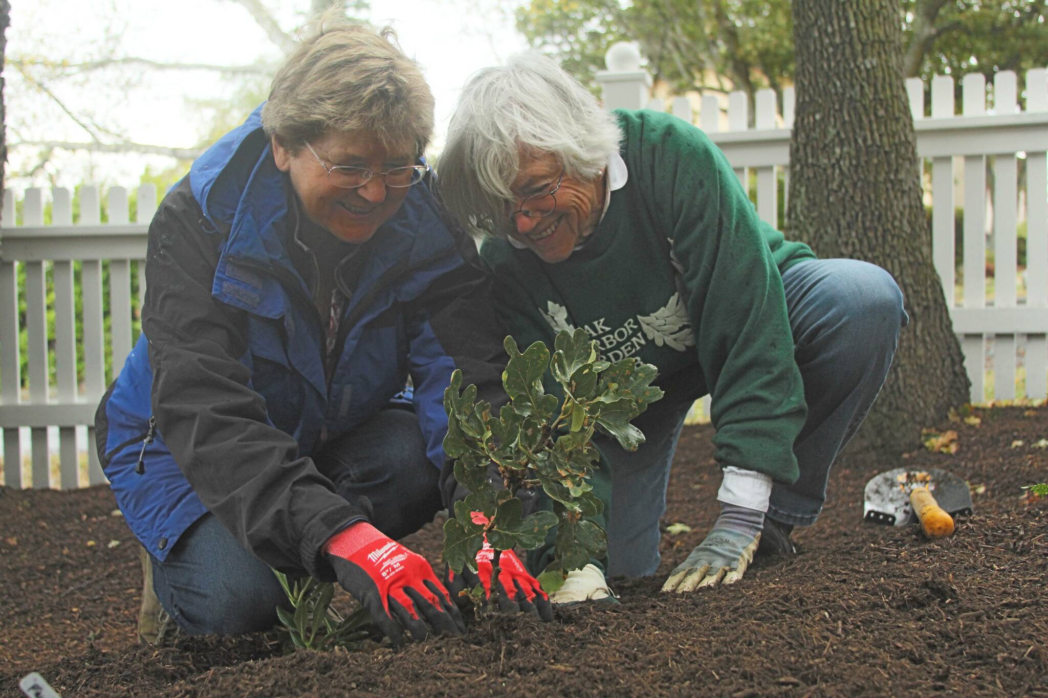 Oak Harbor Garden Club members Leah Hofer, left, and Kathy Harbour work on a gardening project in Smith Park. (Photo by Karina Andrew/Whidbey News-Times)
