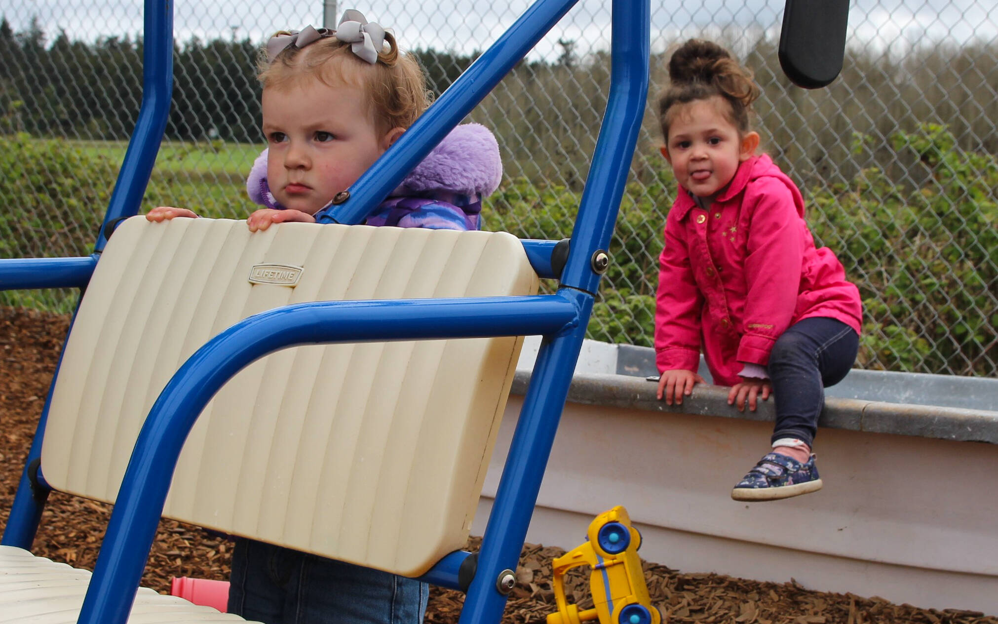 Olivia Pursell and Talia Skaugrug play at Ebey Academy’s playground. (Photo by Luisa Loi)