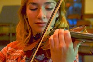 Gloria Ferry-Brennan rehearses for an upcoming performance with six other artists. Ferry-Brennan will perform at 7:30 p.m.