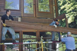 A new beam is handed up to Bob Snow