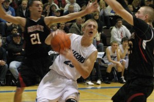 Riley Newman goes up against Wildcats Tony DeGrazia (21) and Zach Gordon.