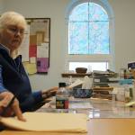 Kyle Jensen / The Record Volunteer Kim Sorensen sifts through a patient&rsquo;s file.
