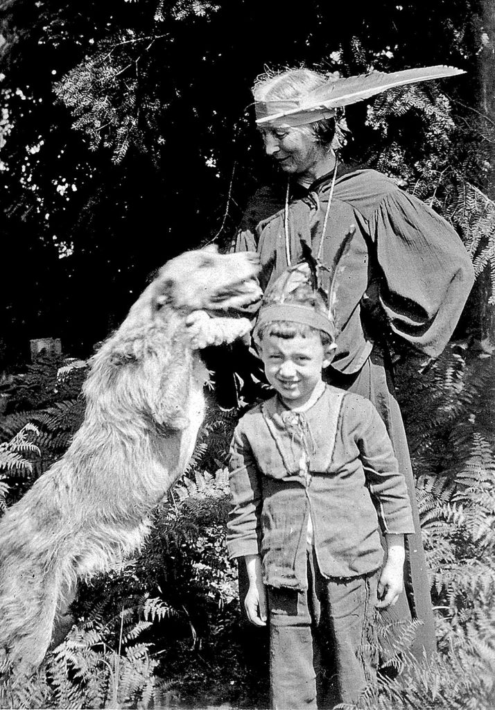 Contributed photo A young Bill Hunziker stands next to Langley&rsquo;s first female mayor, Helen Coe, in 1927.