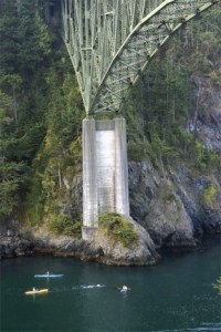 Accompanied by three friends in kayaks