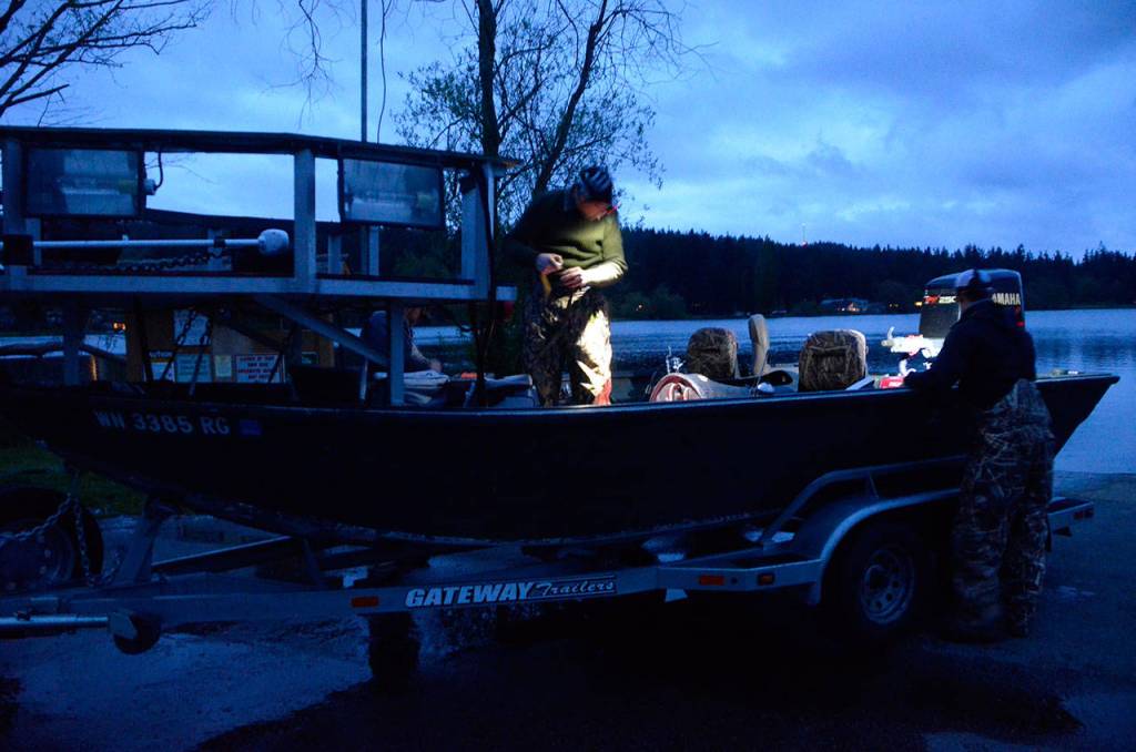 Bow fishermen return to Lone Lake for carp