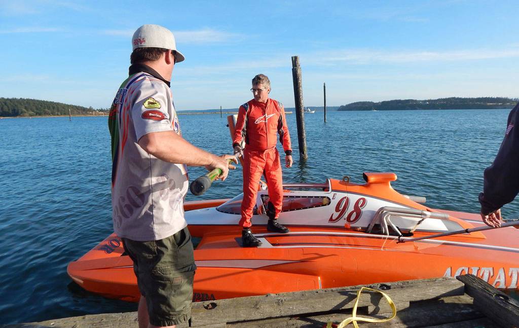 Jill Andrews photo                                Steve Huff returns to the pits after running a heat in Hydros for Heroes.