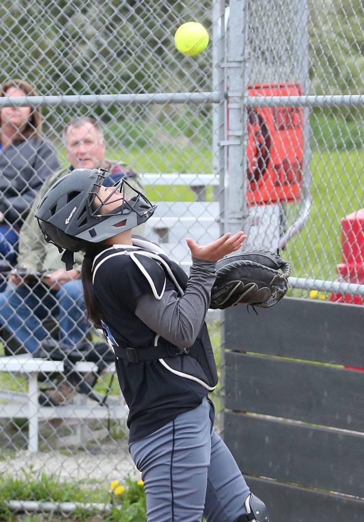 Falcon catcher Ari Marshall looks in a pop-up.(Photo by John Fisken)