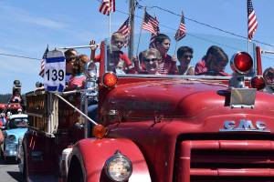 Maxwelton parade struggles to keep afloat