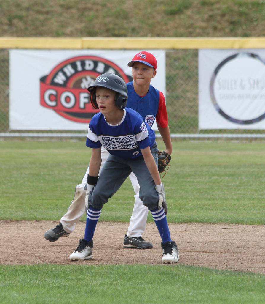 Jaden Adragna takes a lead off second base. (Photo by Jim Waller/South Whidbey Record)