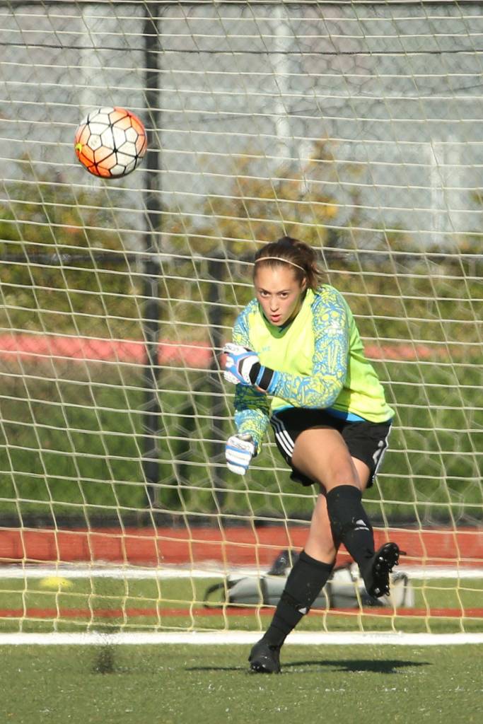 Keeper Nicole Nelseth takes a goal kick.(Photo by John Fisken)