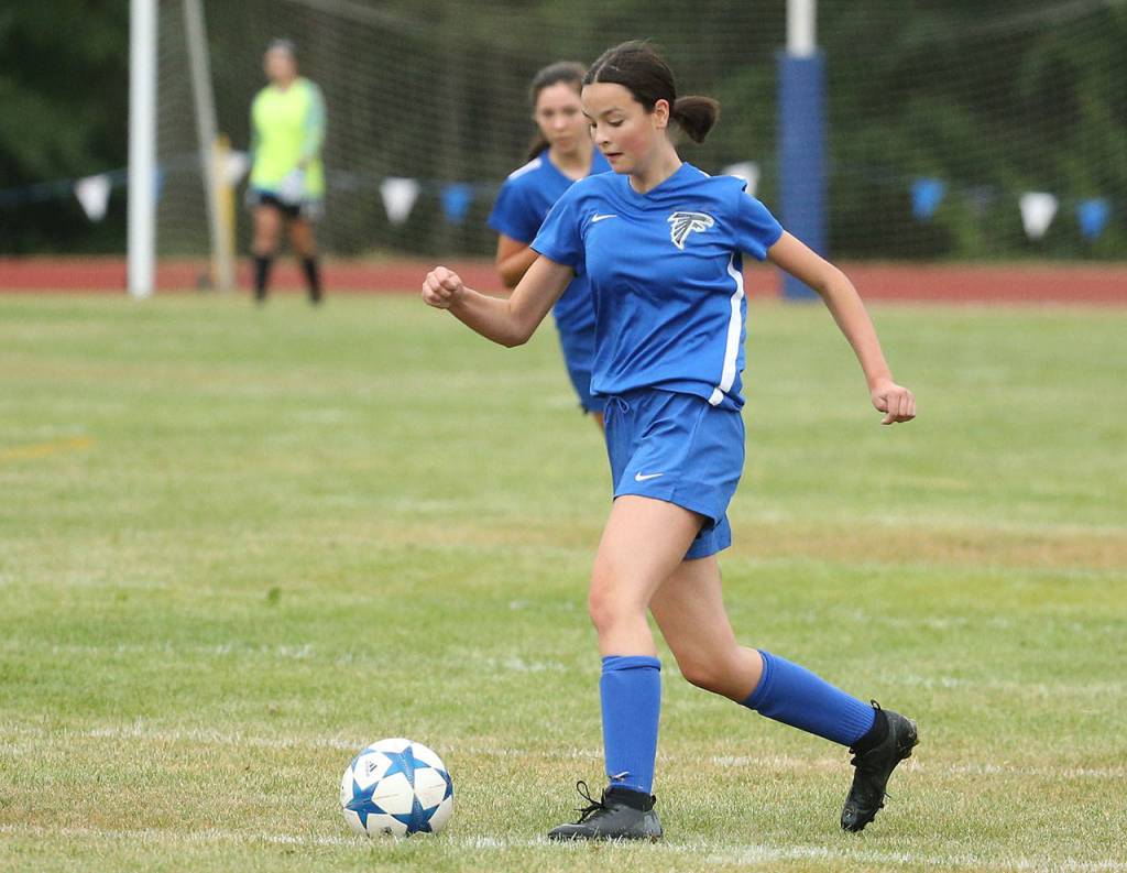 Lily Farnham advances the ball for the Falcons.(Photo by John Fisken)